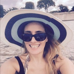 Meet your Posher, Maria